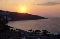 Wenn bei Capri die rote Sonne im Meer versinkt... - wir sehen natürlich nur den Golf von Sorrent Capri liegt dahinter, von den Anhöhen verdeckt 