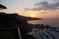 Wenn bei Capri die rote Sonne im Meer versinkt... - wir sehen natürlich nur den Golf von Sorrent Capri liegt dahinter, von den Anhöhen verdeckt 