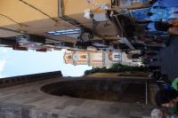 Kathedralturm von Sorrent vom Sedile aus gesehen. 