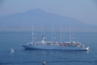 Das französische Segel-Kreuzfahrtschiff Club Med 2 ankert vor unserem Hotel