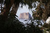 Strombolicchio von Stromboli aus gesehen.