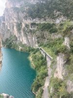 unten die neue Straße