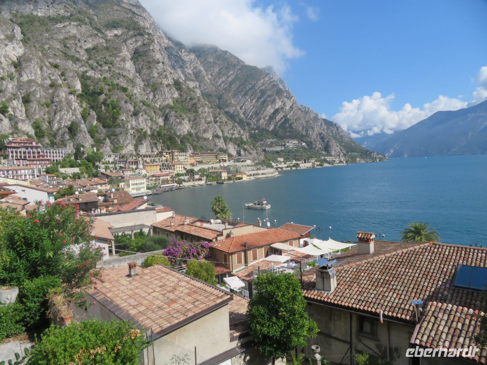  Blick über Limone zum See