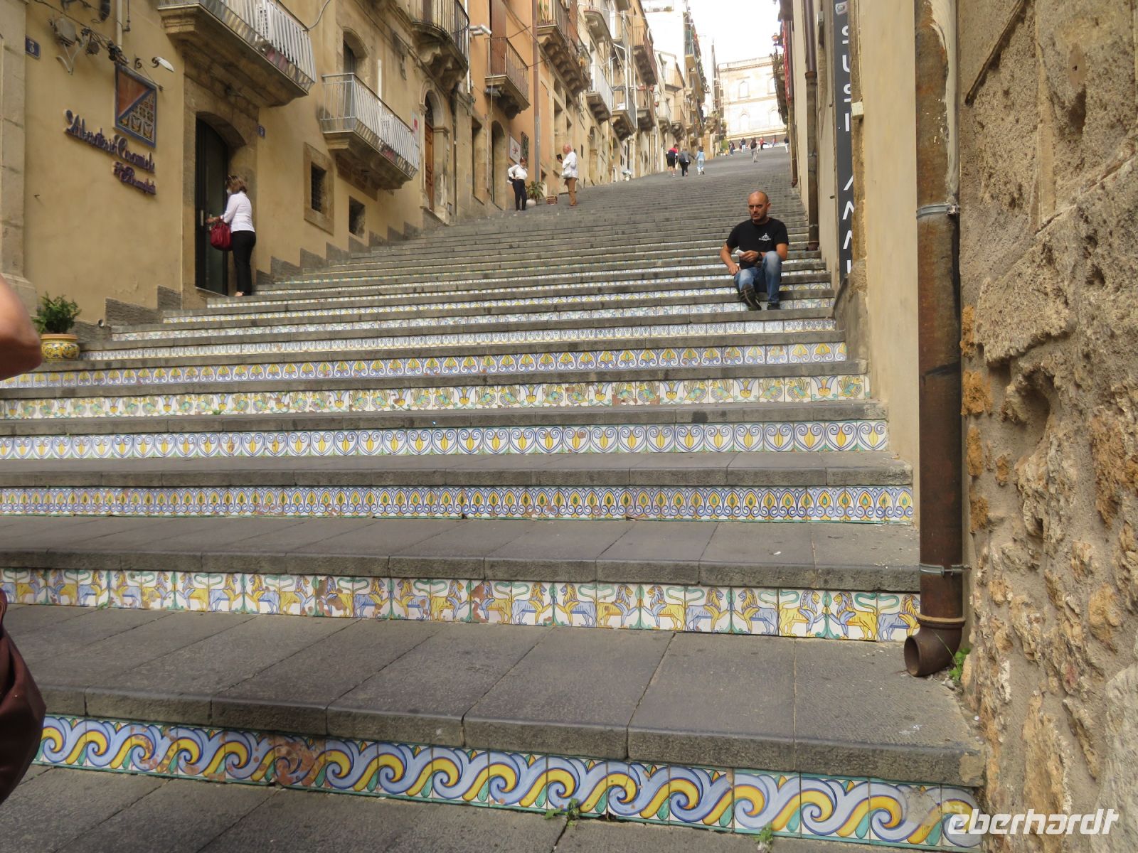  Die berühmten Majolikastufen in Caltagirone
