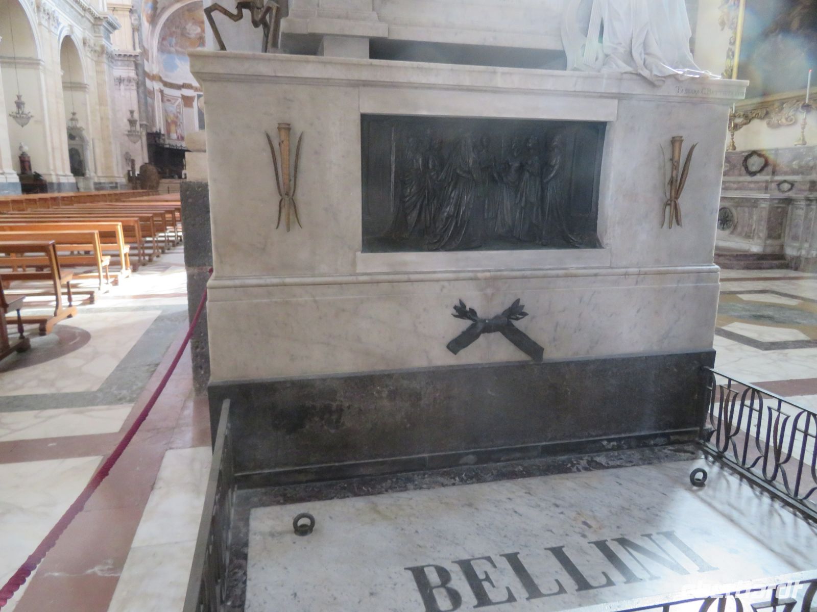  Gragstätte des Komponisten Bellini