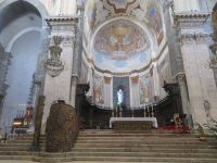  Altar und Apsis der Kathedrale