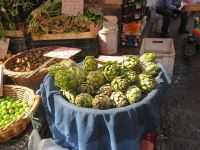  frische Artischocken