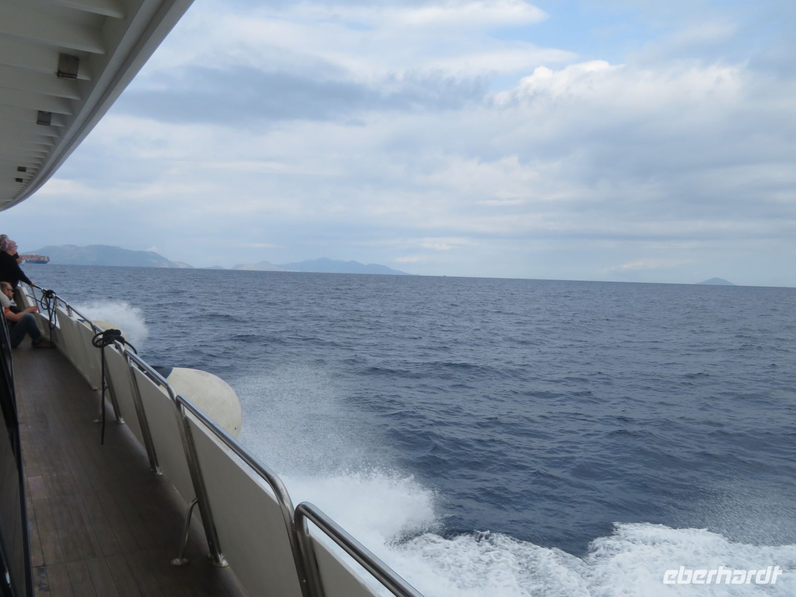  In der Ferne die Äolischen Inseln