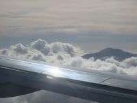 vor der Landung in Neapel mit Blick auf die Kuppe des Vesuv
