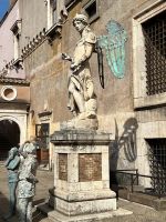 Innenhof der Engelsburg - hier einer der Erzengel