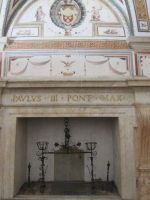 Engelsburg: Feuerstelle aus Marmor aus dem 16.Jahrhundert im Apollo-Saal