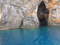 Grotten auf der Bootsfahrt