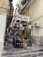 Wandern durch die Straßen von Neapel