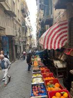 Wandern durch die Straßen von Neapel