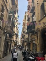 Wandern durch die Straßen von Neapel