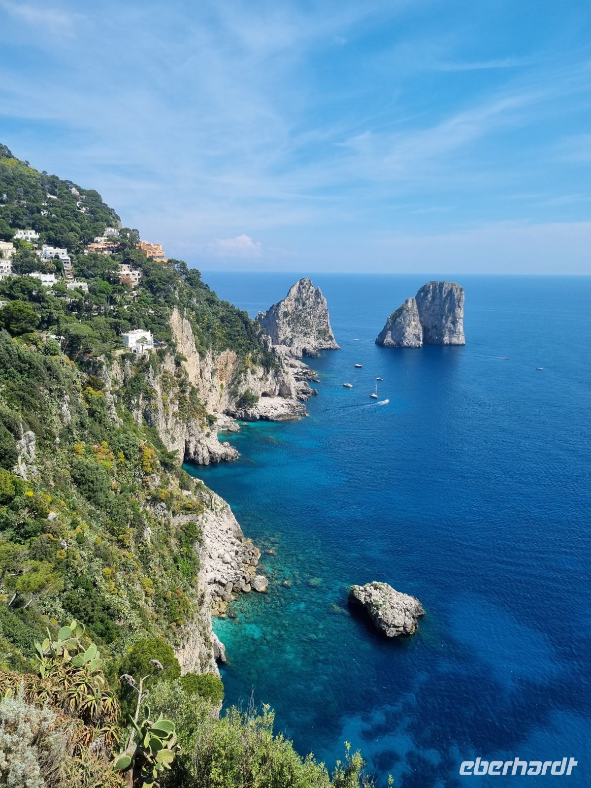 Insel Capri - Ausblick vom Augustusgarten auf die Faraglioni-Felsen...