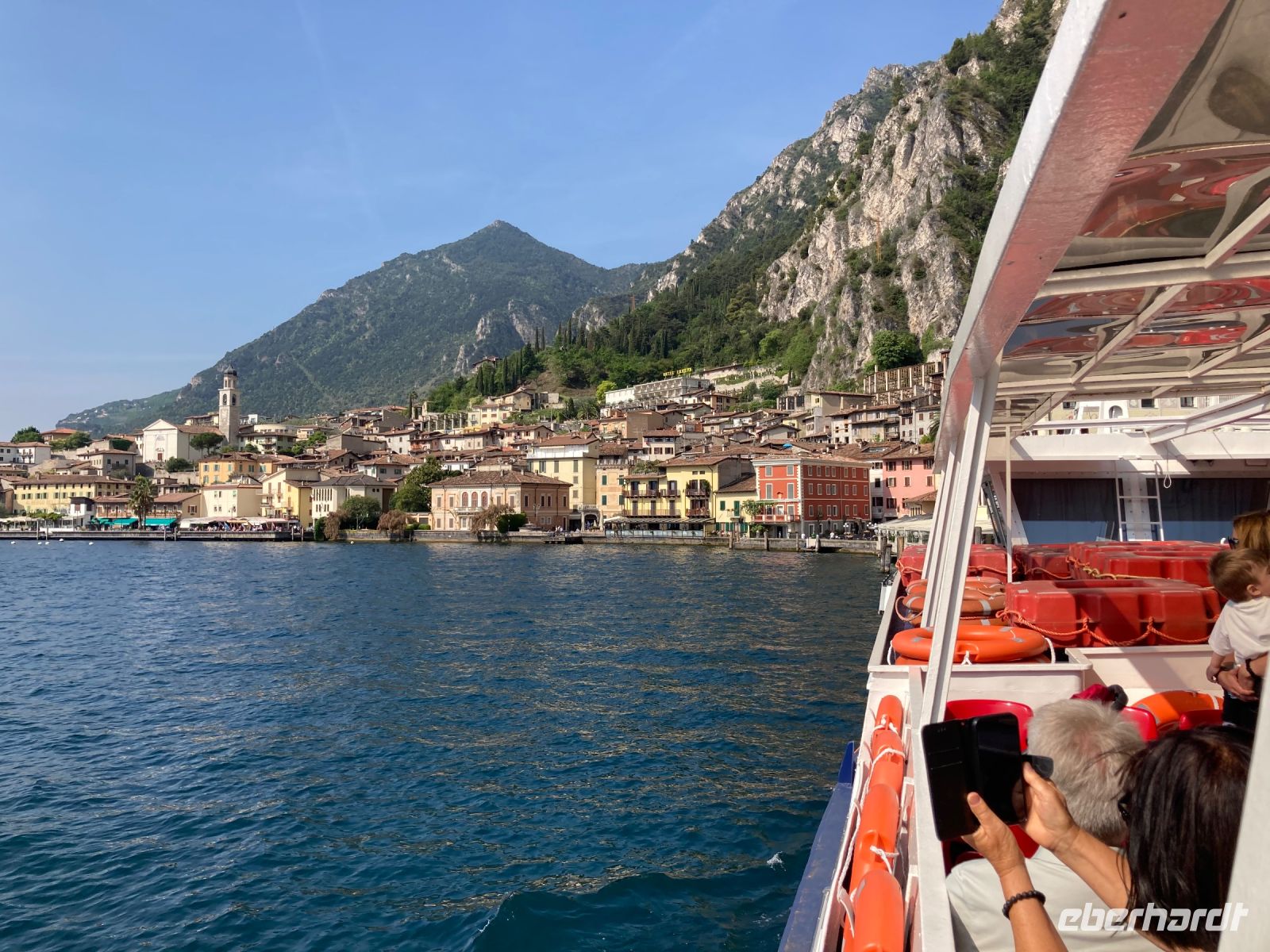 natürlich mit dem Schiff