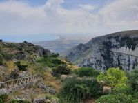 Blick vom Kloster Pulsano zur Küste