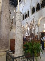 Apulien, Bari, Kerzenhalter in der San Sabino Kirche