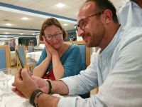 Apulien, RL Katrin und Fahrer Luigi beim Fachsimpeln