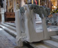 Moderner Altar- Kontrast