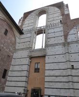 Unvollendete Vergrößerung des Domes