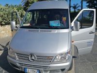 mit solchen Kleinbusen bewegen wir uns durch Sizilien