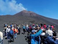 früh morgens sind schon viele Touristen auf Ätna unterwegs
