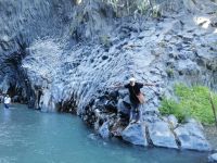 Alcantara-Schlucht: unser Vincenzo in seinem Element :-)
