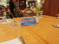 unser Tisch beim Abendessen im Hotelrestaurant