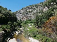 es ist sehr heiß an dem Tag: wir sind sehr froh ab und zu im Schatten zu sein