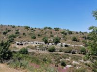 Ausblick zu den vor über 3000 Jahren in der Bronzezeit in die Felsen gehauenen Gräber