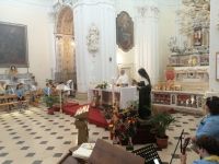 Feiertag Santo Rita - Tag des Unmöglichen: es wird eine Rose gesegnet und verschenckt