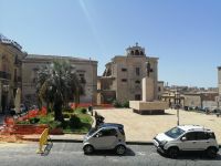 Blick auf den Platz vor der Kathedrale Duomo di Enna