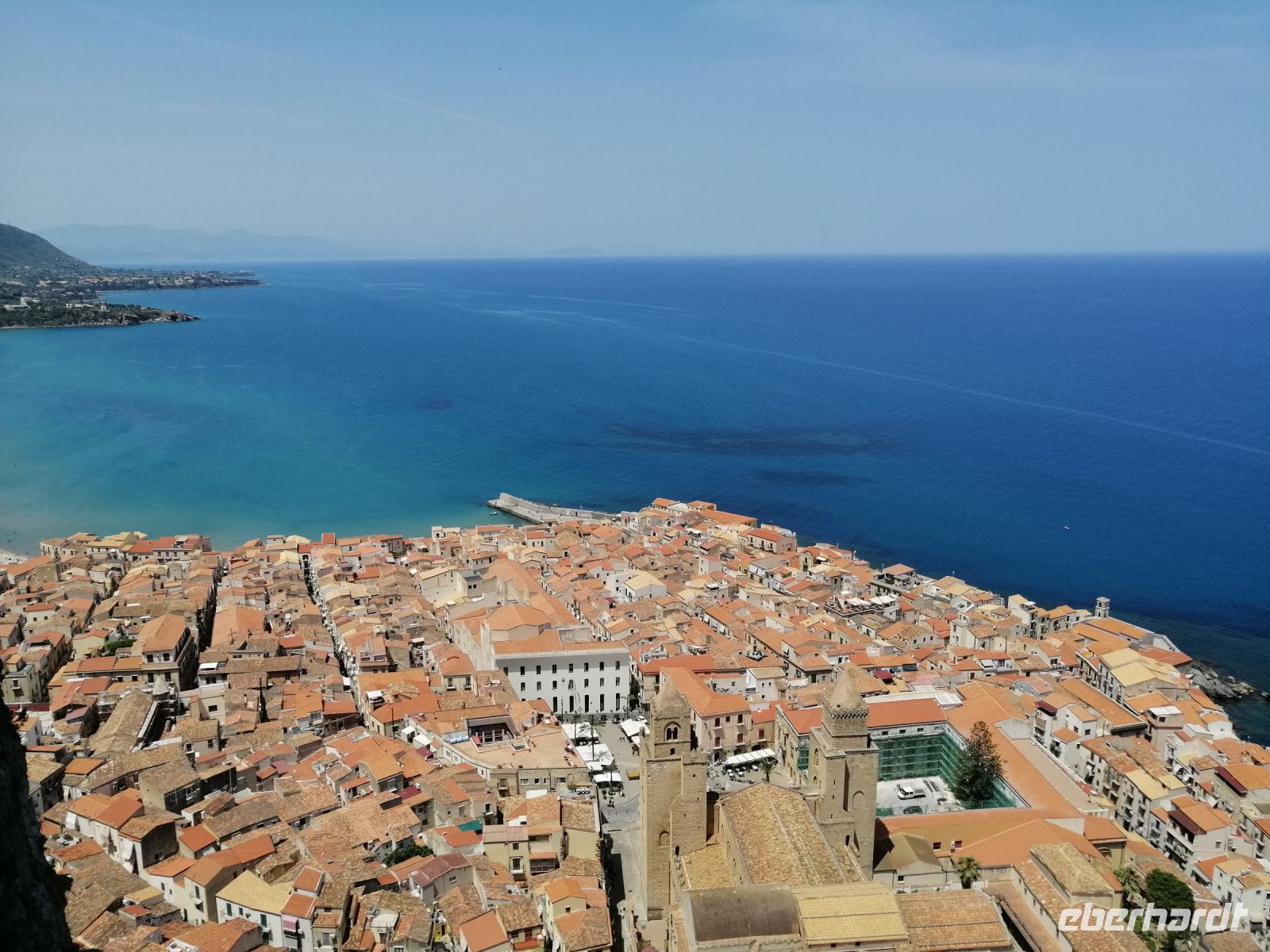 Der Blick von oben Richtung Altstadt von Cefalú
