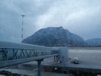 wir warten auf unseren Flug