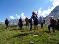 Irmi erklärt uns die wichtigsten Bergspitzen