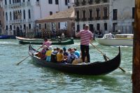 Venedig - klassisches Verkehrsmittel - die Fähr-Gondel