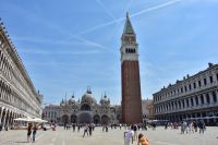 Venedig - Piazza San Marco - Uffizien auf dem Markusplatz mit Markusdom und Campanile