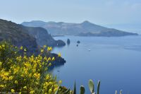 Äolische Inseln - Insel Lipari - Aussichtspunkt Quattrocchi - Blick hinüber zur Insel Vulcano