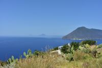 Äolische Inseln - Insel Lipari - Aussichtspunkt Quattropani - Blick hinüber Alicudi, Filicudi und Salina (von links)