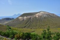 Äolische Inseln - Insel Vulcano - hier wird eine Caldera besonders deutlich - ein eingestürzter alter Vulkan aus dem sich ein neuer Vulkan erhebt