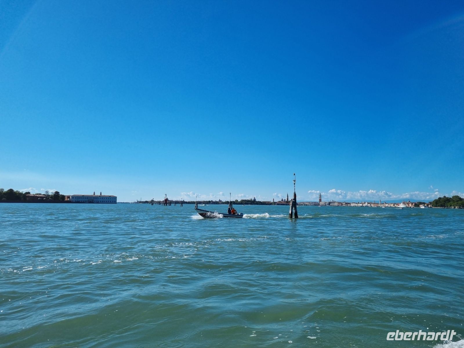 Schifffahrt vom Flughafen in die Innenstadt... 
