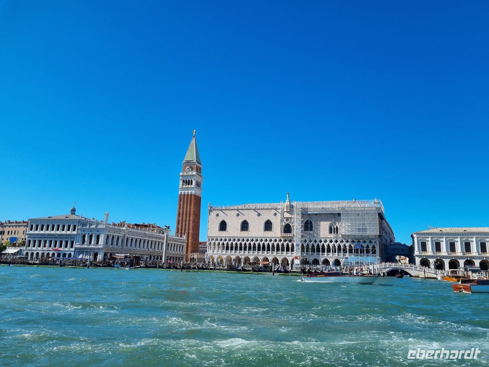 Schifffahrt vom Flughafen in die Innenstadt... (Markusplatz)