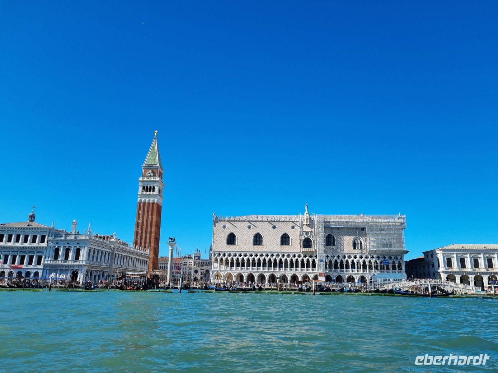 Schifffahrt vom Flughafen in die Innenstadt... (Markusplatz)