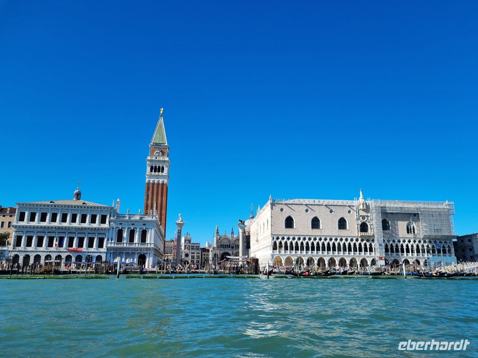 Schifffahrt vom Flughafen in die Innenstadt... (Markusplatz)