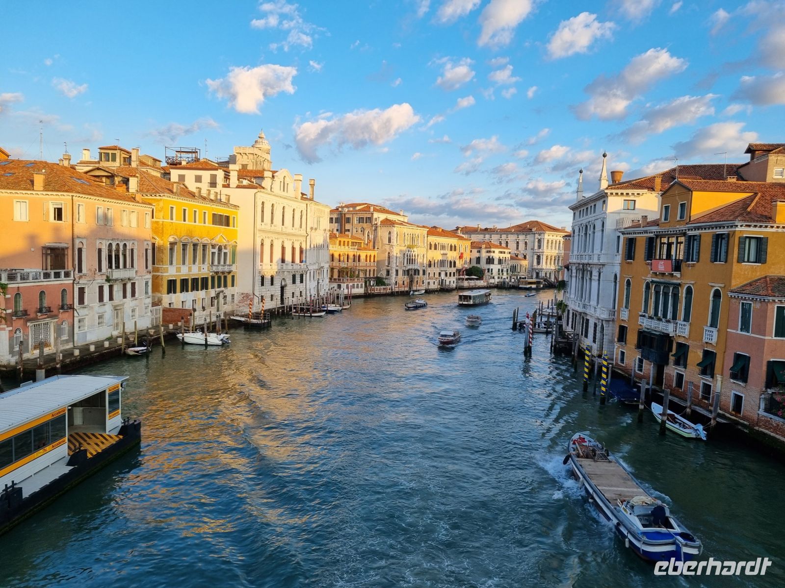Blick von der Accademia-Brücke auf den Canal Grande