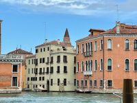 Auf den Spuren von Commissario Brunetti... (Commissario Brunettis Balkon)