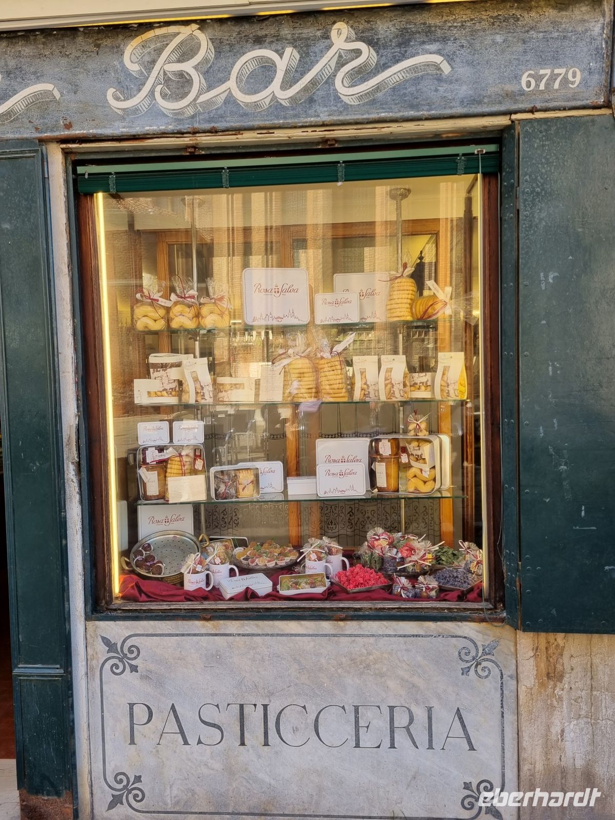 Auf den Spuren von Commissario Brunetti... (Campo Santi Giovanni e Paolo - Pasticceria E. Rosa Salva)