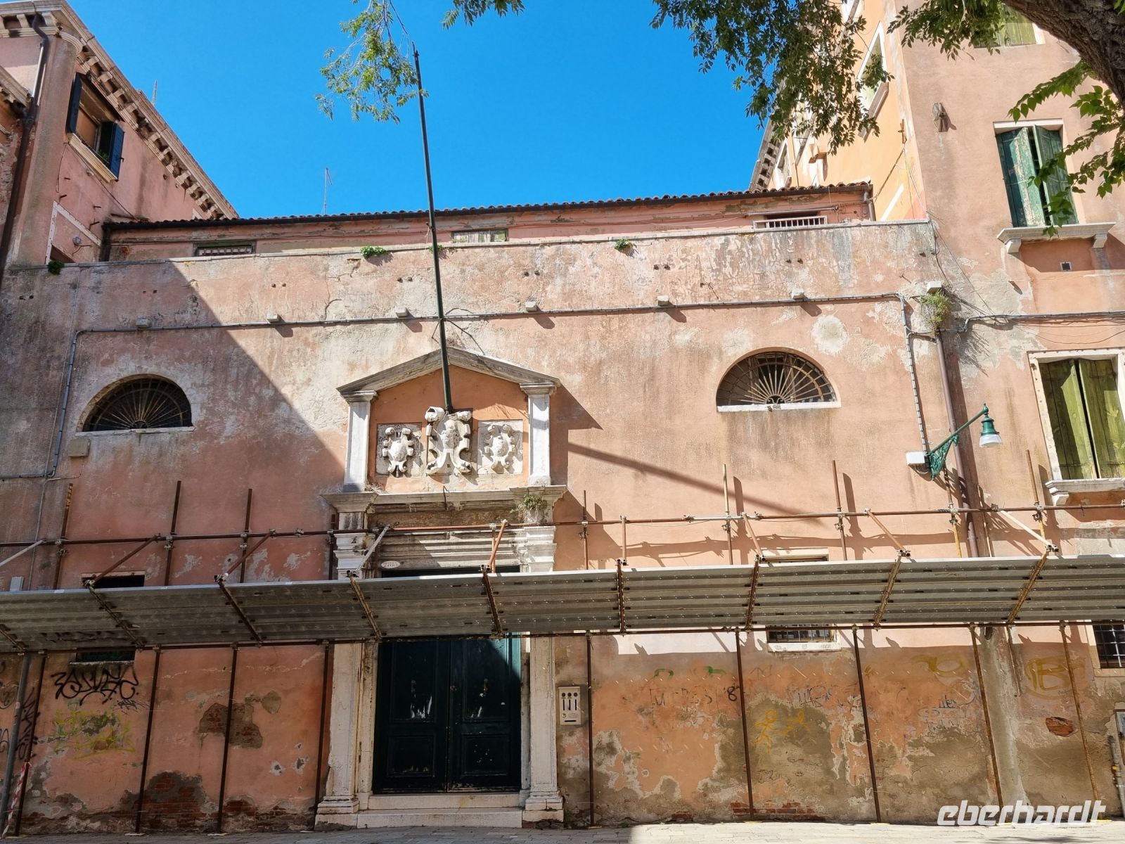 Auf den Spuren von Commissario Brunetti... (Questura - Polizeipräsidium)